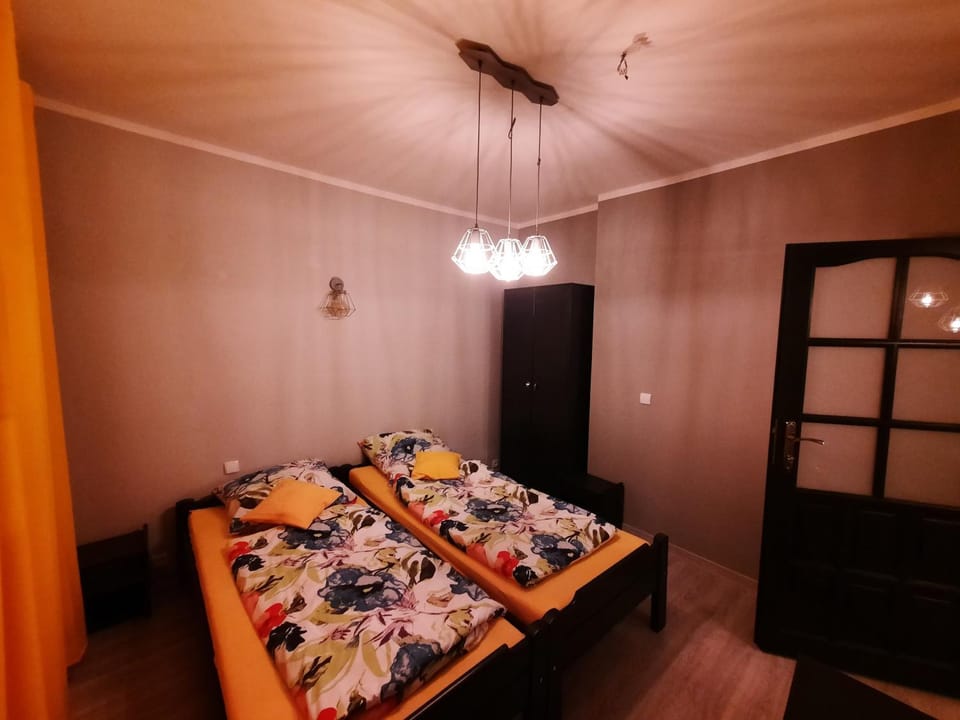 Bed, Bedroom, Street view