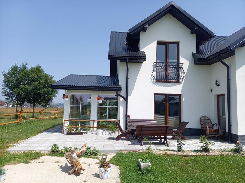 Property building, Patio, Garden