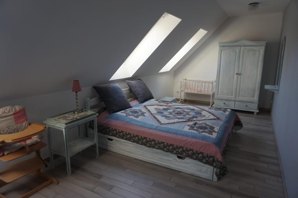 Bed, Photo of the whole room, Bedroom
