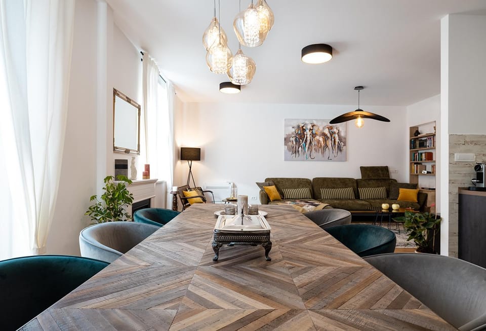 Living room, Dining area