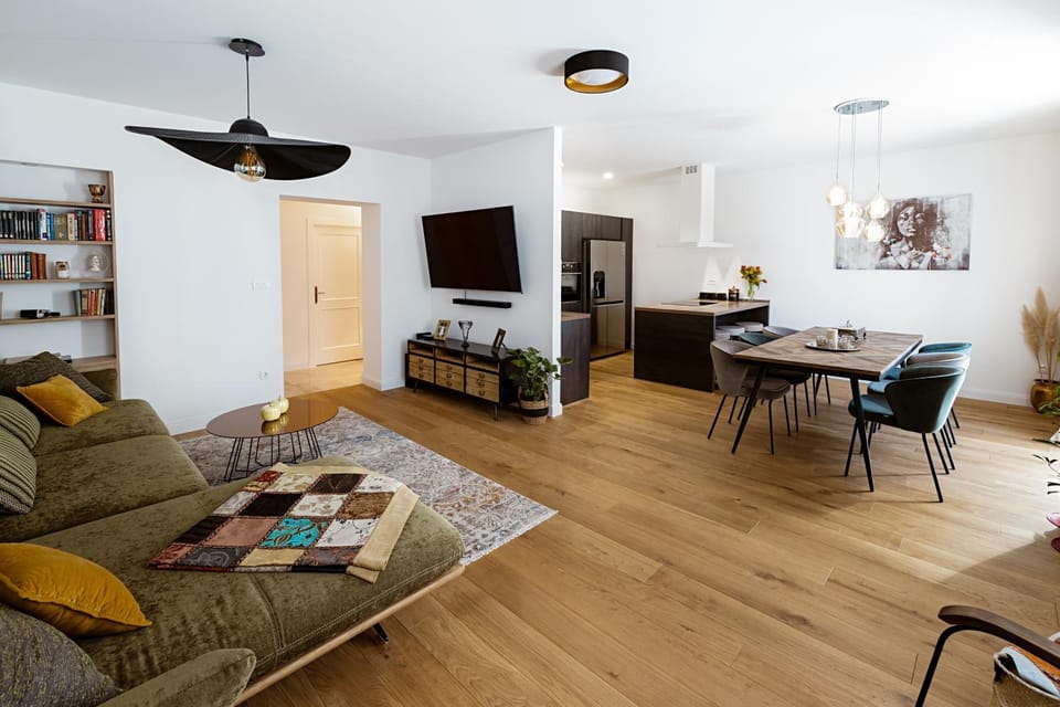 Living room, Photo of the whole room, Seating area, Dining area