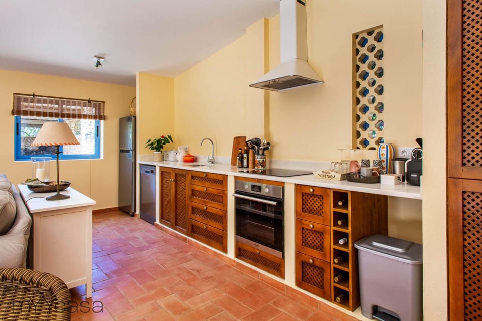 Coffee/tea facilities, Kitchen or kitchenette, dishwasher, pet friendly, stove