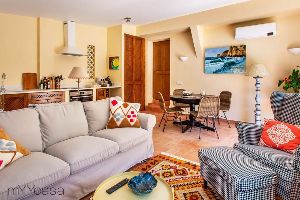 Kitchen or kitchenette, Living room, Seating area, Dining area, washing machine, air conditioner