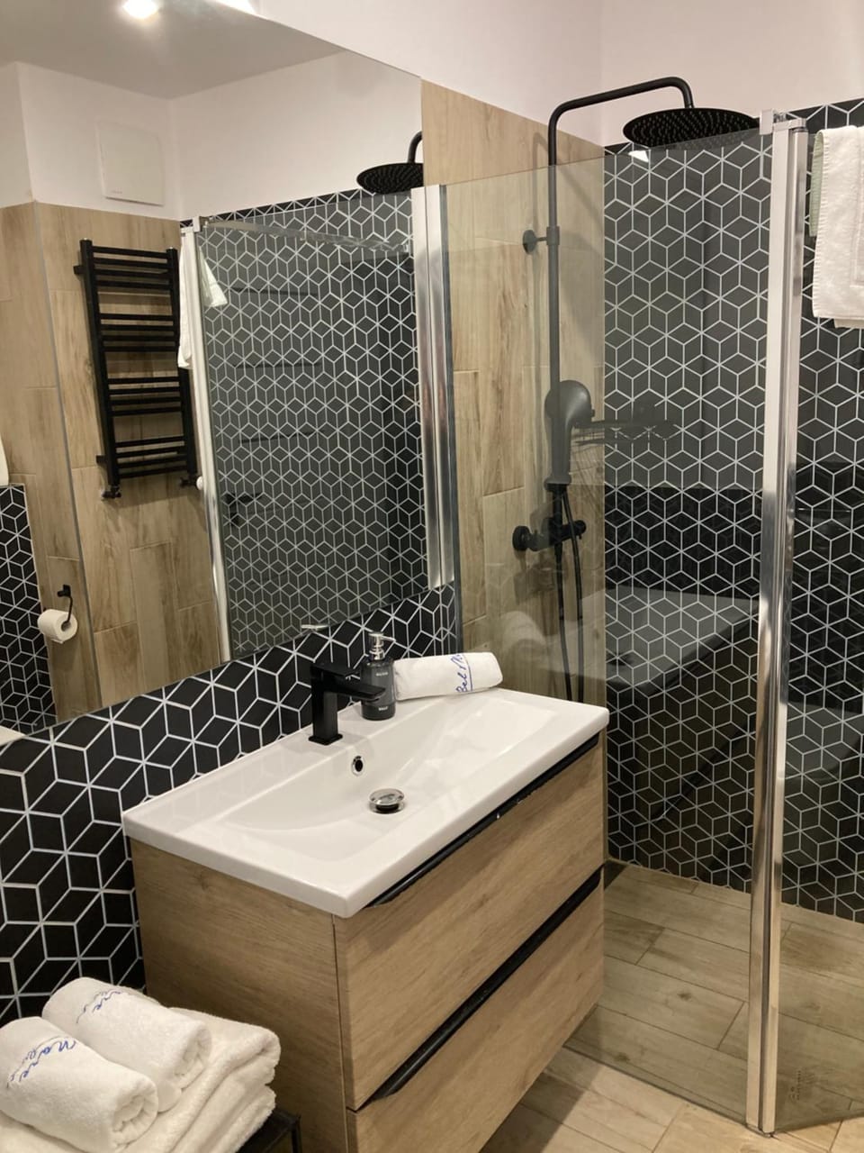 Shower, Bathroom, towels
