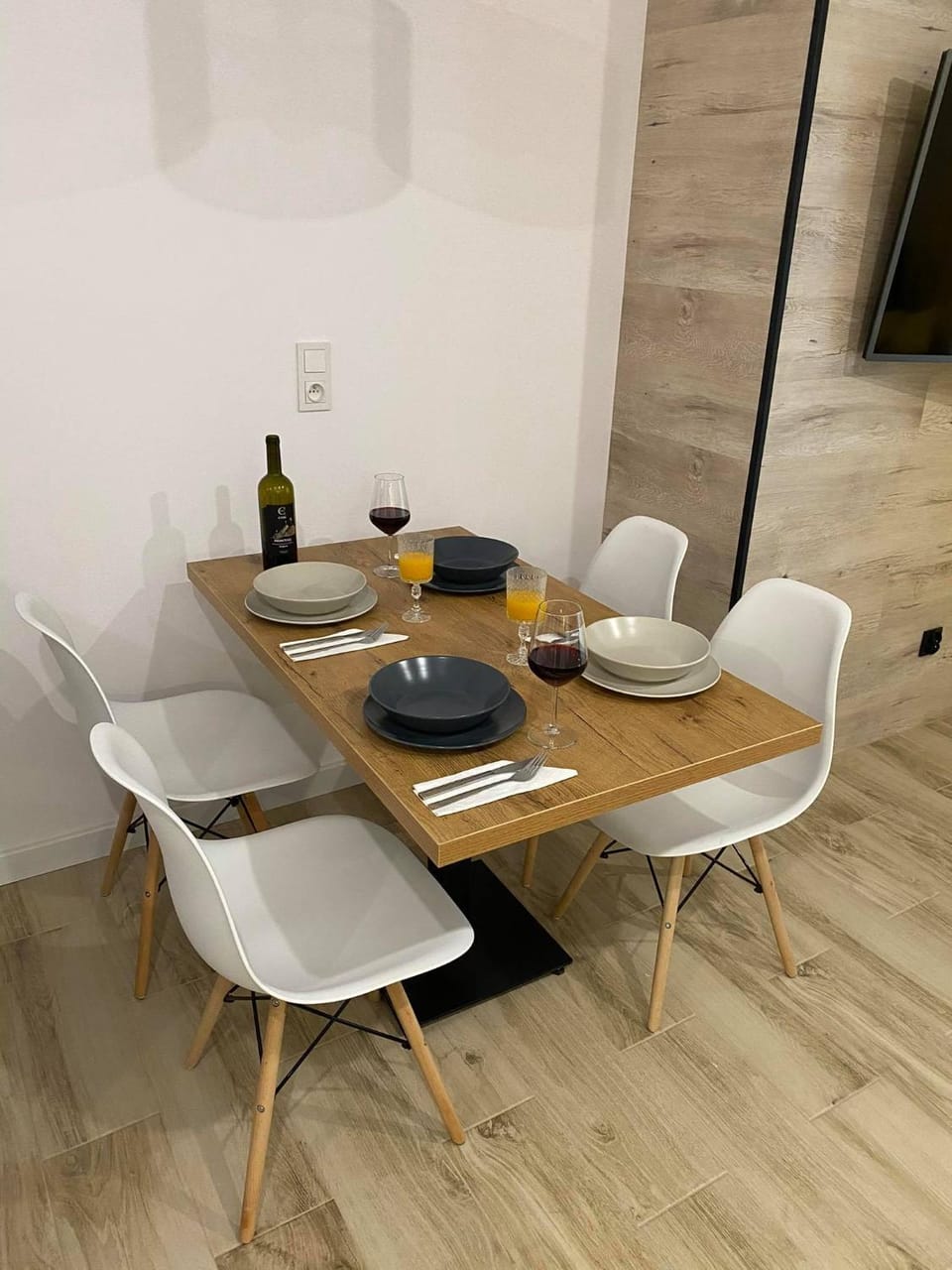 Living room, Dining area