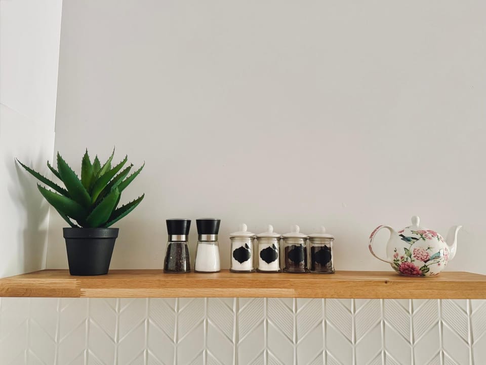 Coffee/tea facilities, Decorative detail, Decorative detail