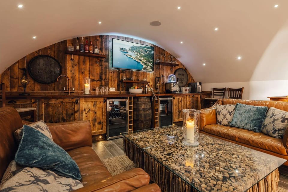 Lounge or bar, Seating area, oven