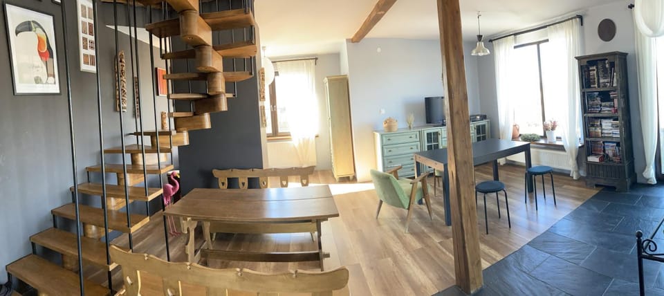 Communal lounge/ TV room, Garden, TV and multimedia, Balcony/Terrace, Living room, Dining area, Bedroom, Garden view, Sunrise, Sunset