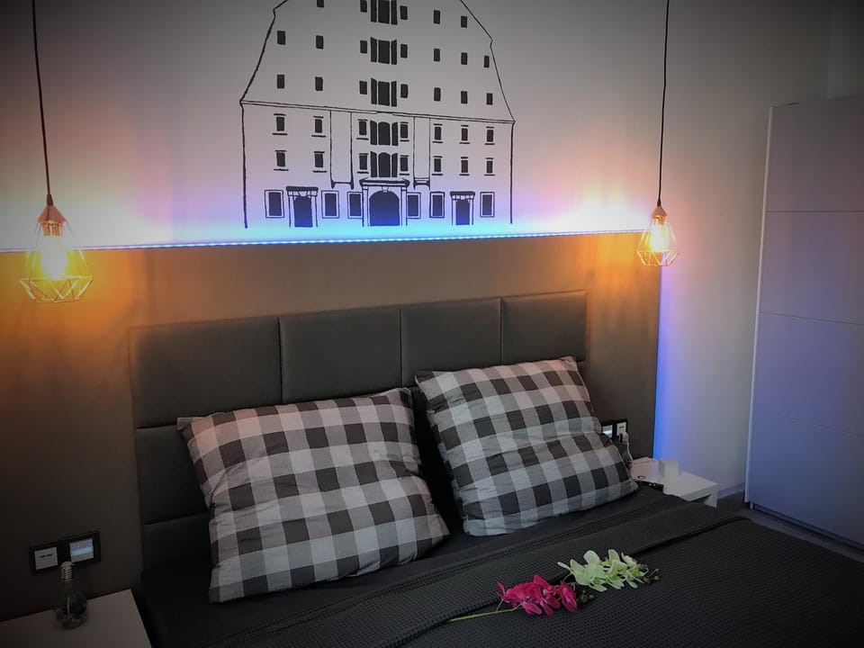 Staff, Bed, Photo of the whole room, Bedroom