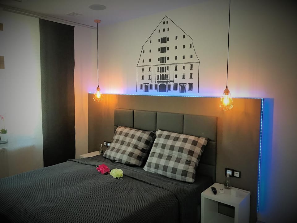 Staff, Bed, Photo of the whole room, Bedroom