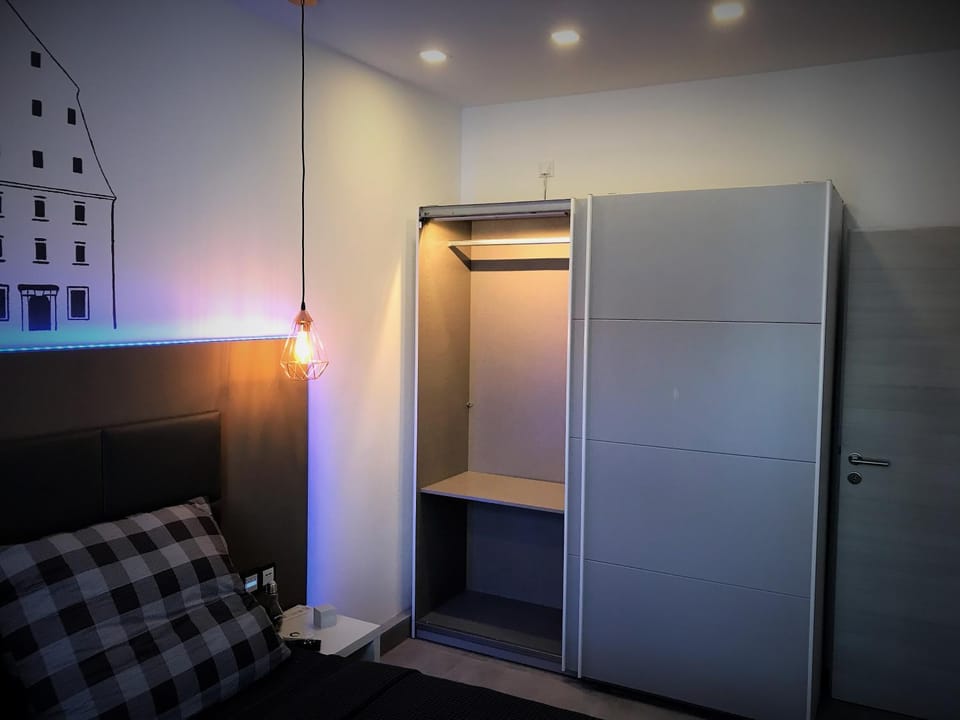 Staff, Bed, Photo of the whole room, Bedroom