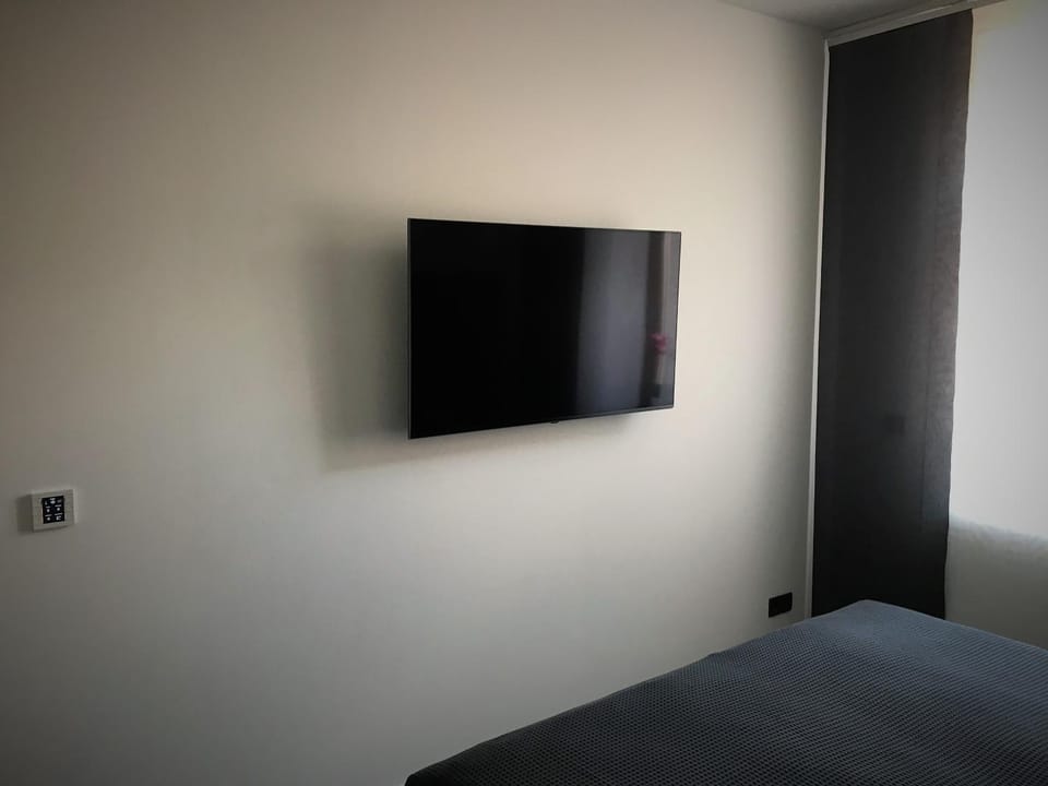 Staff, TV and multimedia, Photo of the whole room, Bedroom