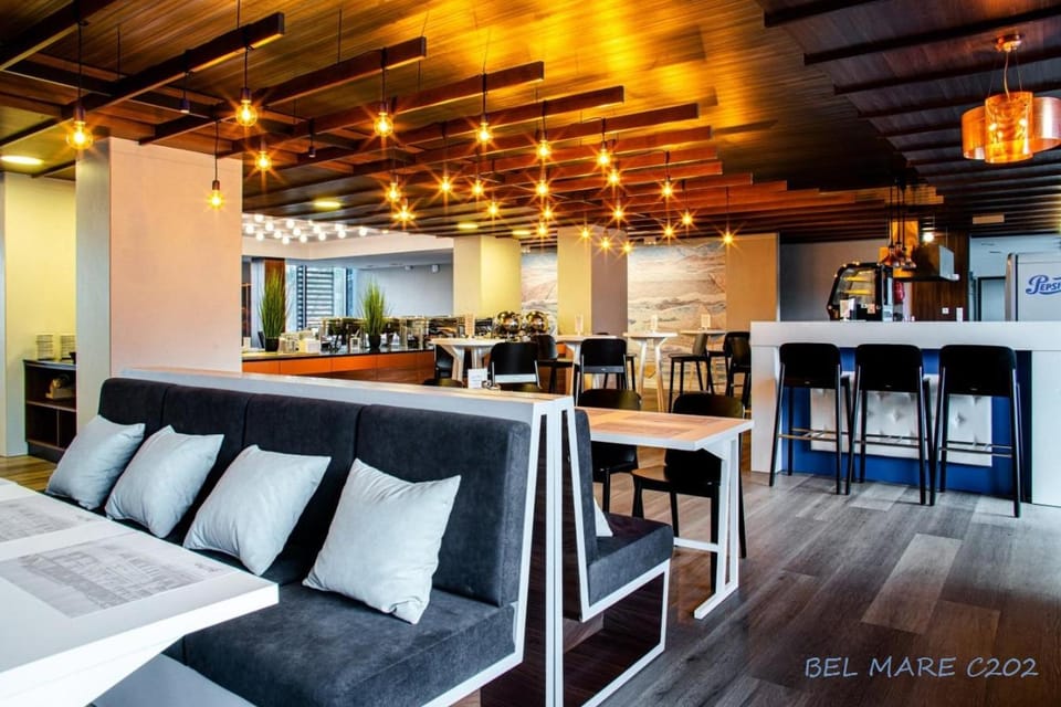 Restaurant/places to eat, Banquet/Function facilities