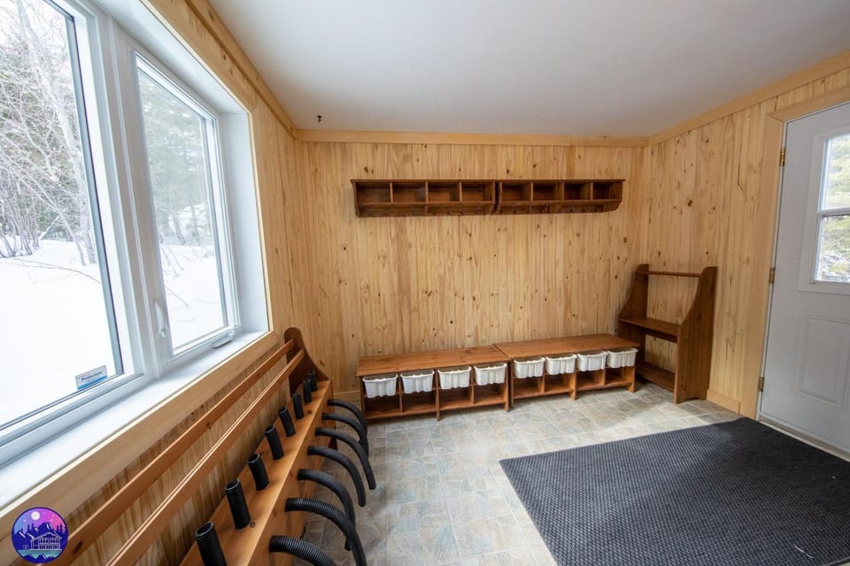 Photo of the whole room, Seating area