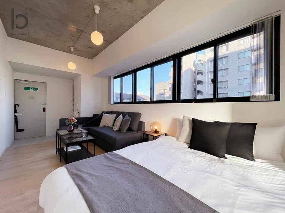 Bed, Seating area