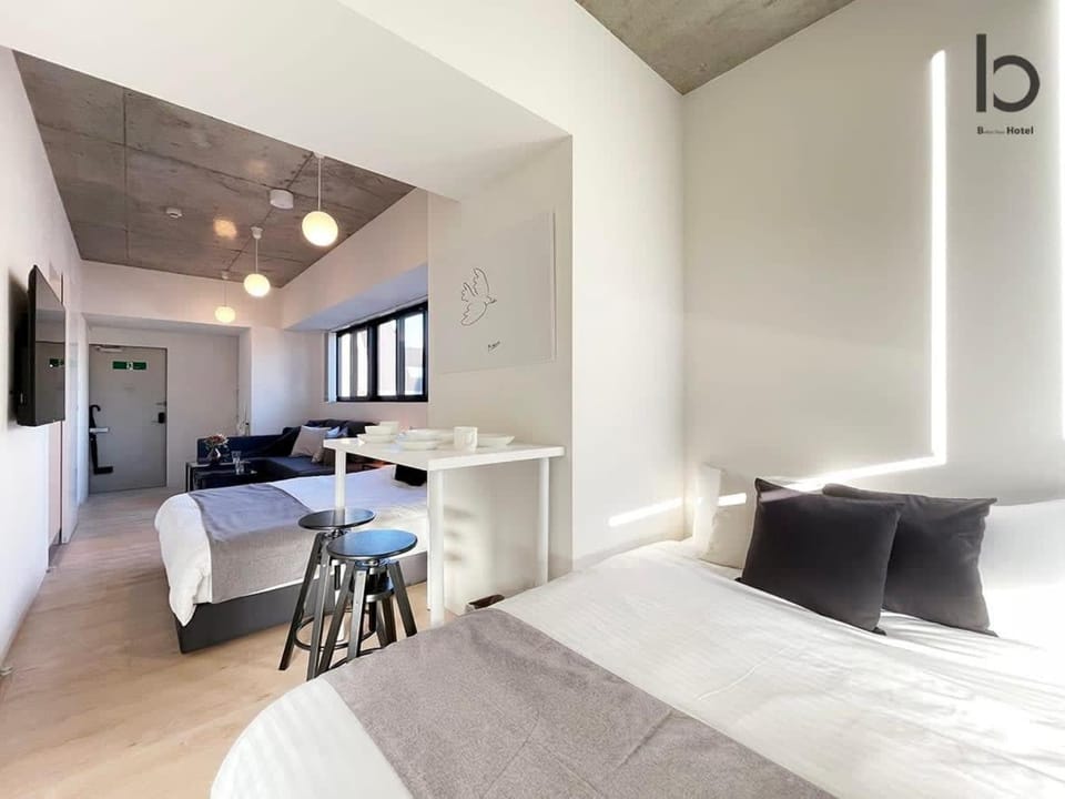 Bed, Seating area