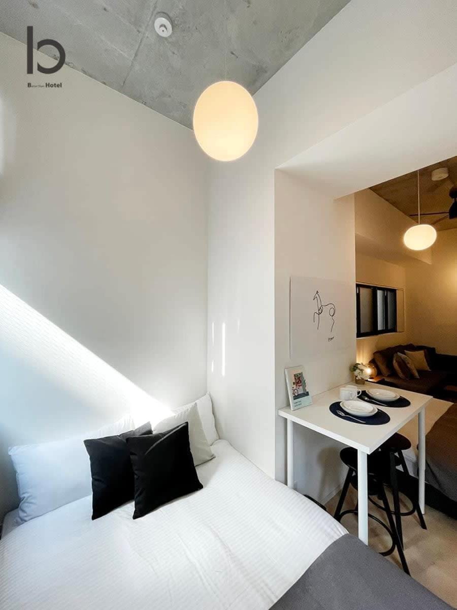 Bed, Seating area