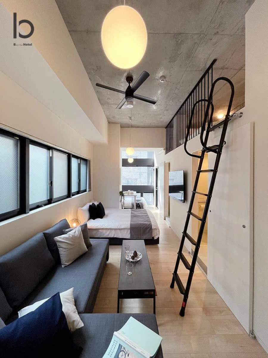 Bed, Seating area