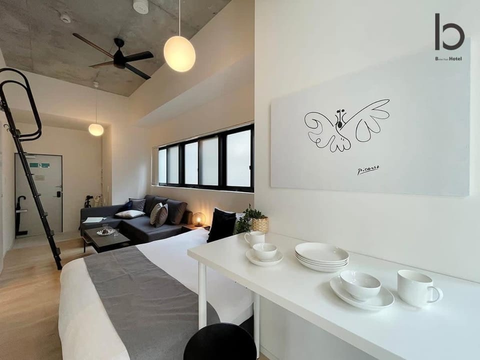 Bed, Seating area
