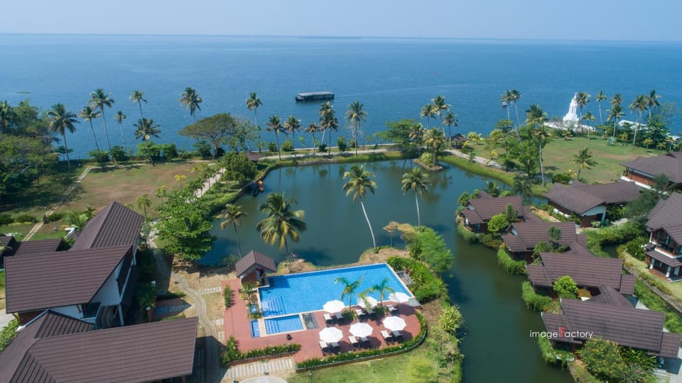 Bird's eye view, Lake view, Pool view, Swimming pool