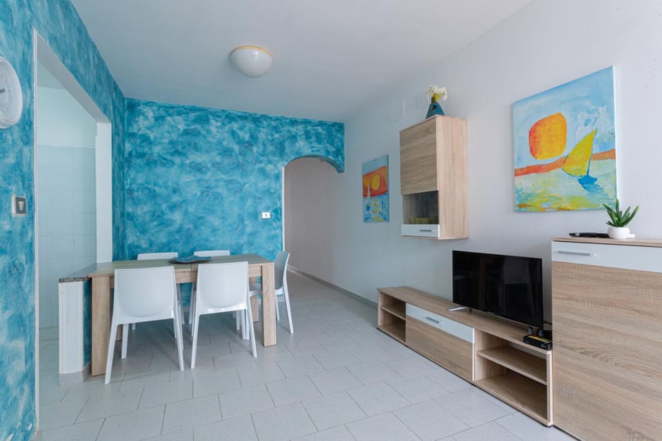Communal lounge/ TV room, TV and multimedia, Kitchen or kitchenette, Dining area