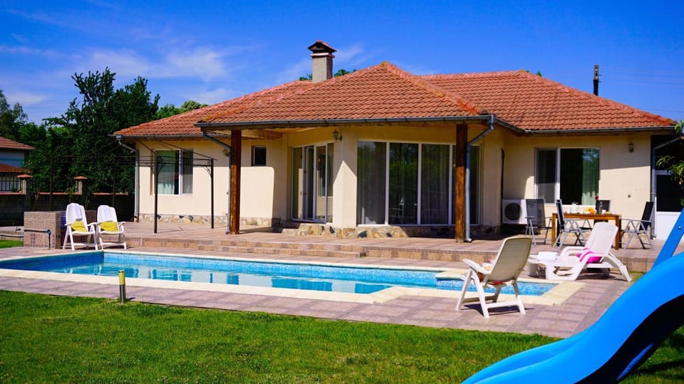 Property building, Swimming pool