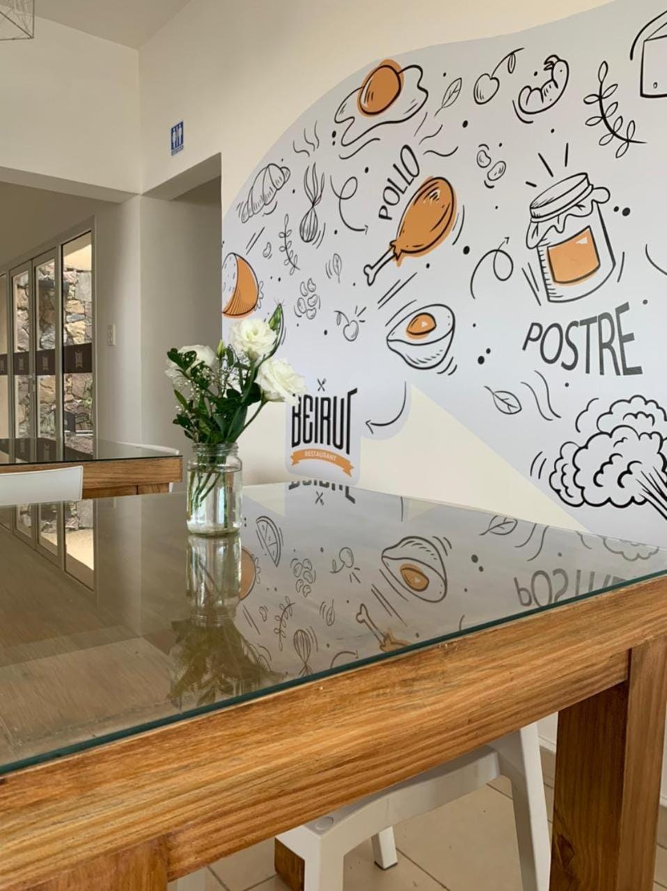 Restaurant/places to eat, Lounge or bar
