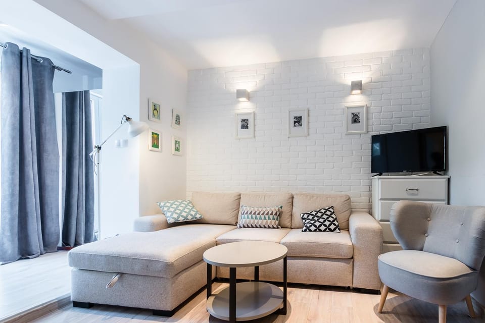Photo of the whole room, Seating area