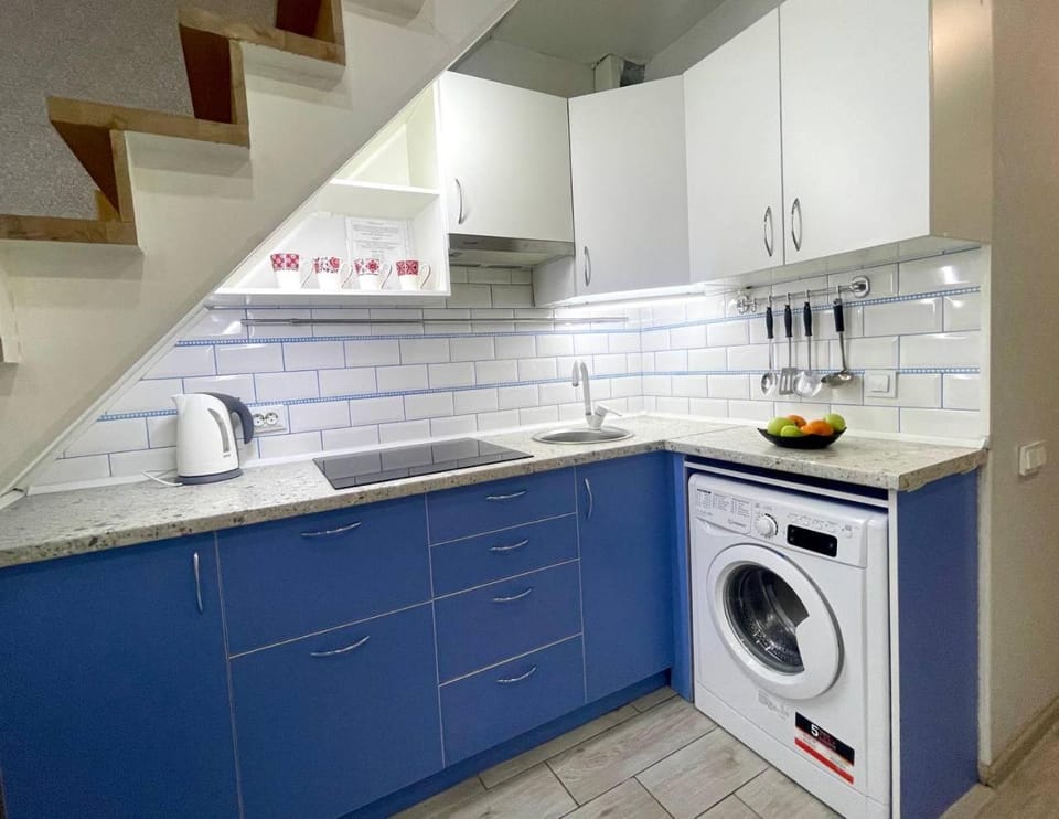 Kitchen or kitchenette, stove, washing machine