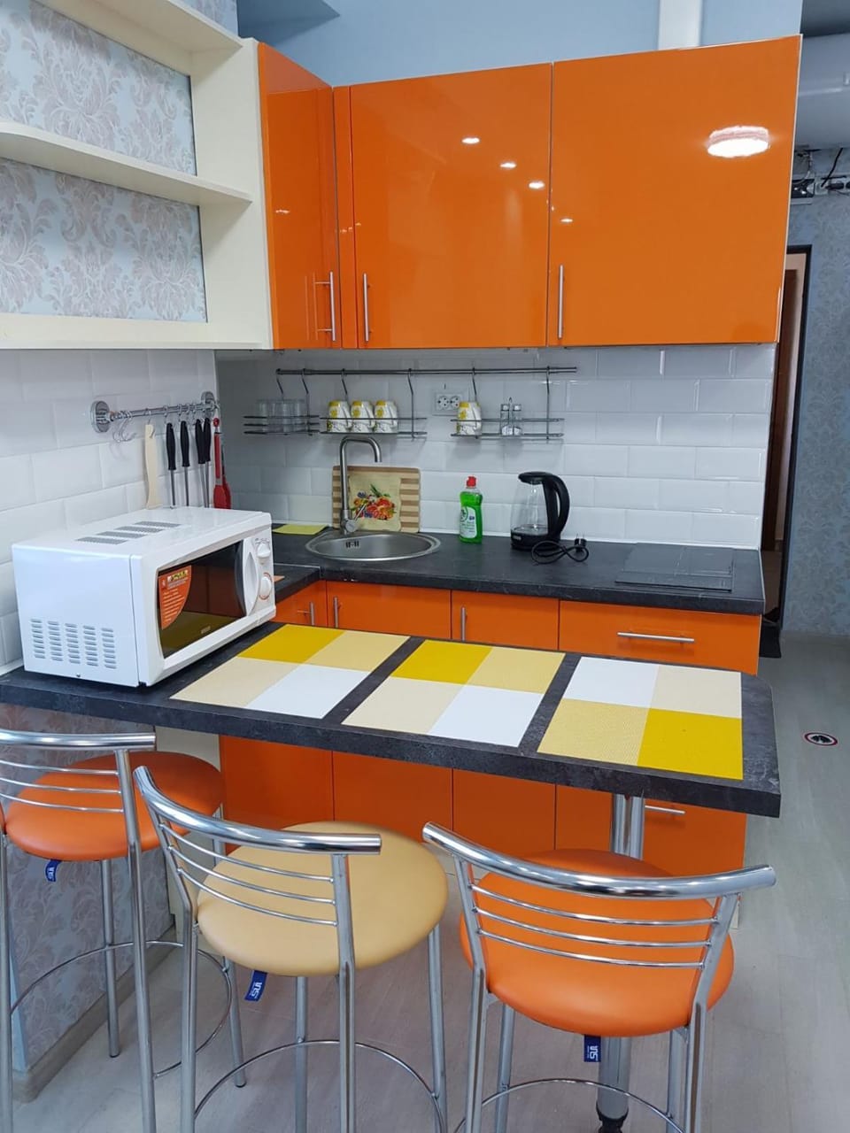 Kitchen or kitchenette, Dining area, minibar, stove