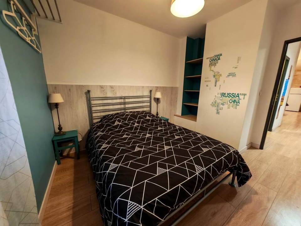 Bed, Photo of the whole room, Bedroom