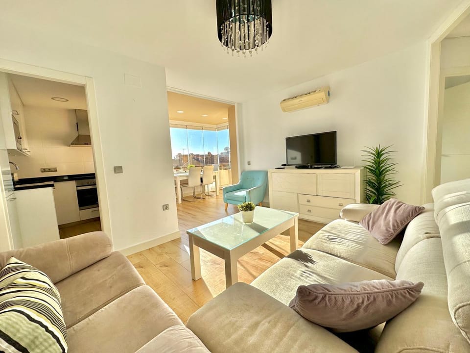 Communal lounge/ TV room, TV and multimedia, Living room, air conditioner