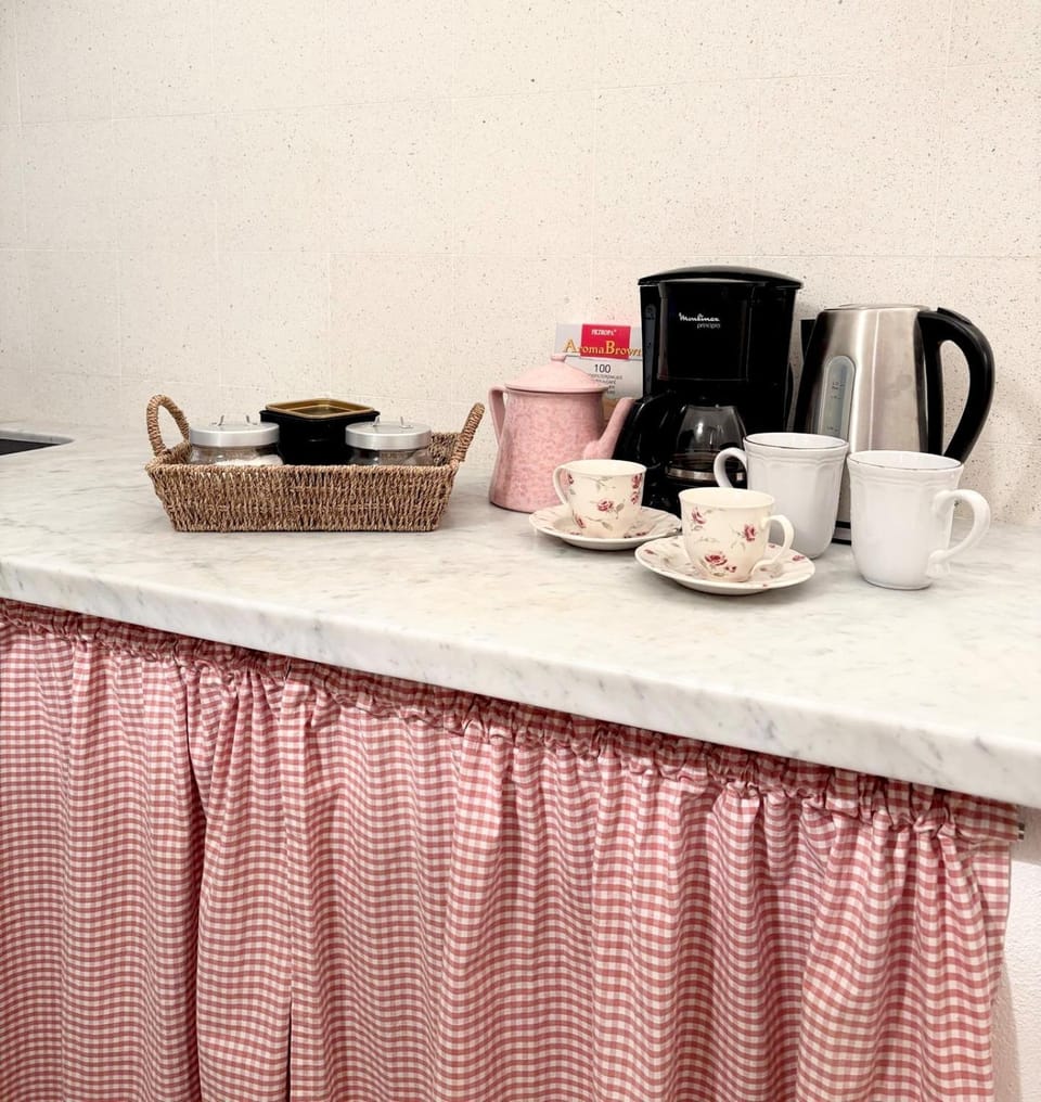 Coffee/tea facilities, washing machine, dryer, kitchen