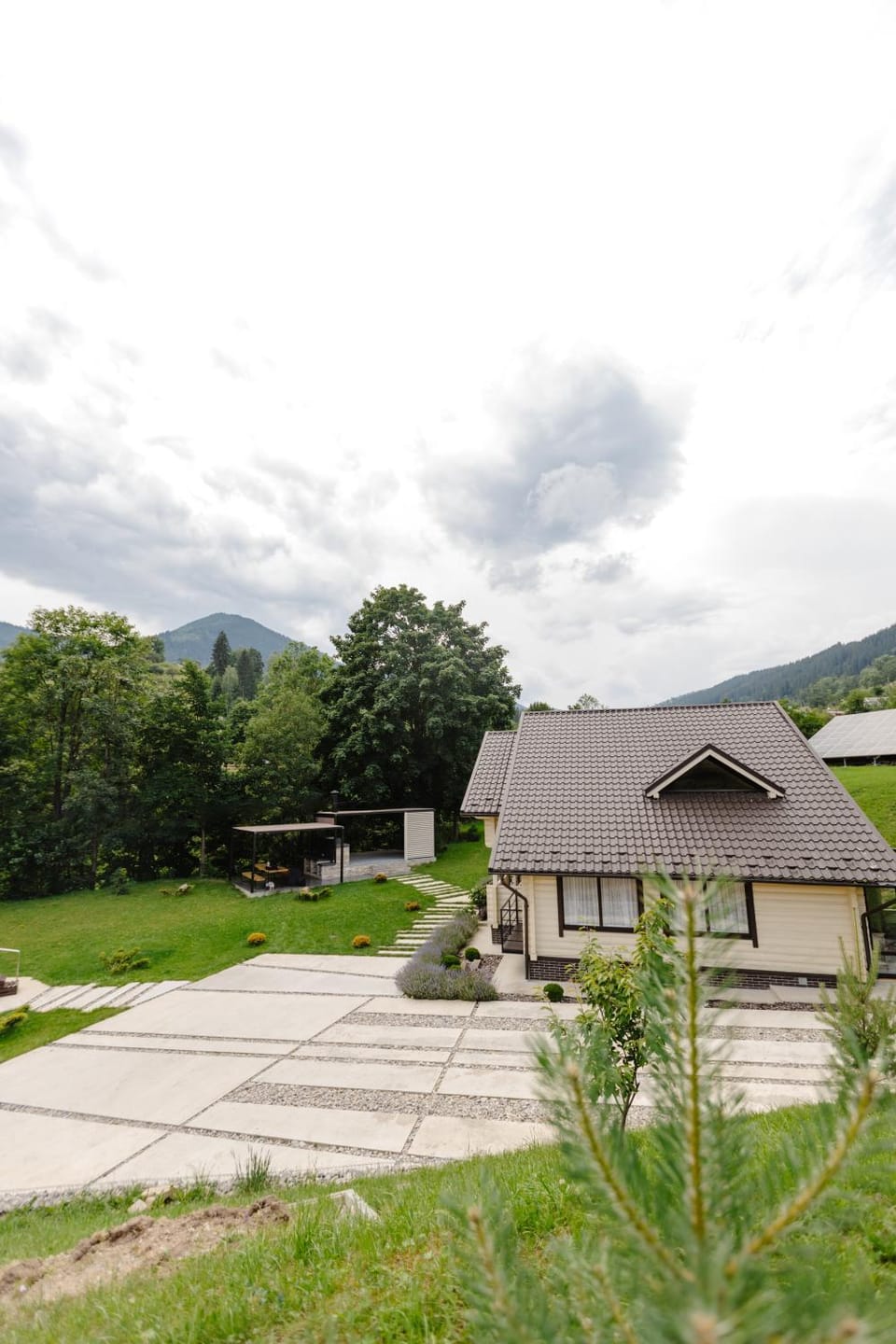 Property building, Natural landscape, BBQ facilities, Garden, Mountain view, Parking
