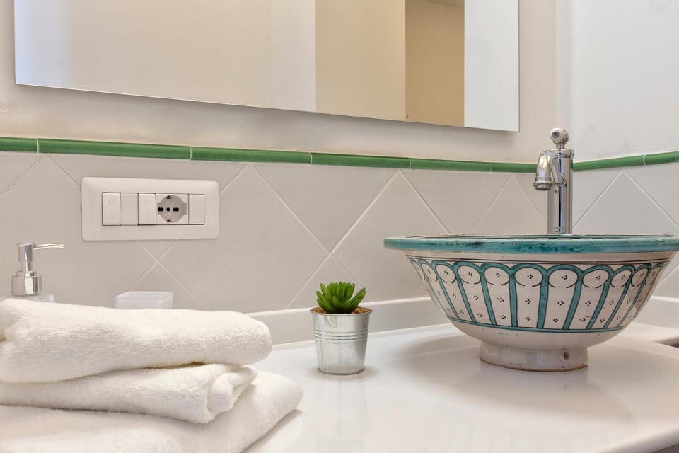 Bathroom, towels