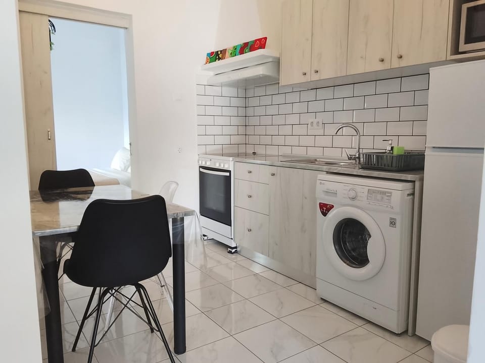 oven, washing machine, kitchen