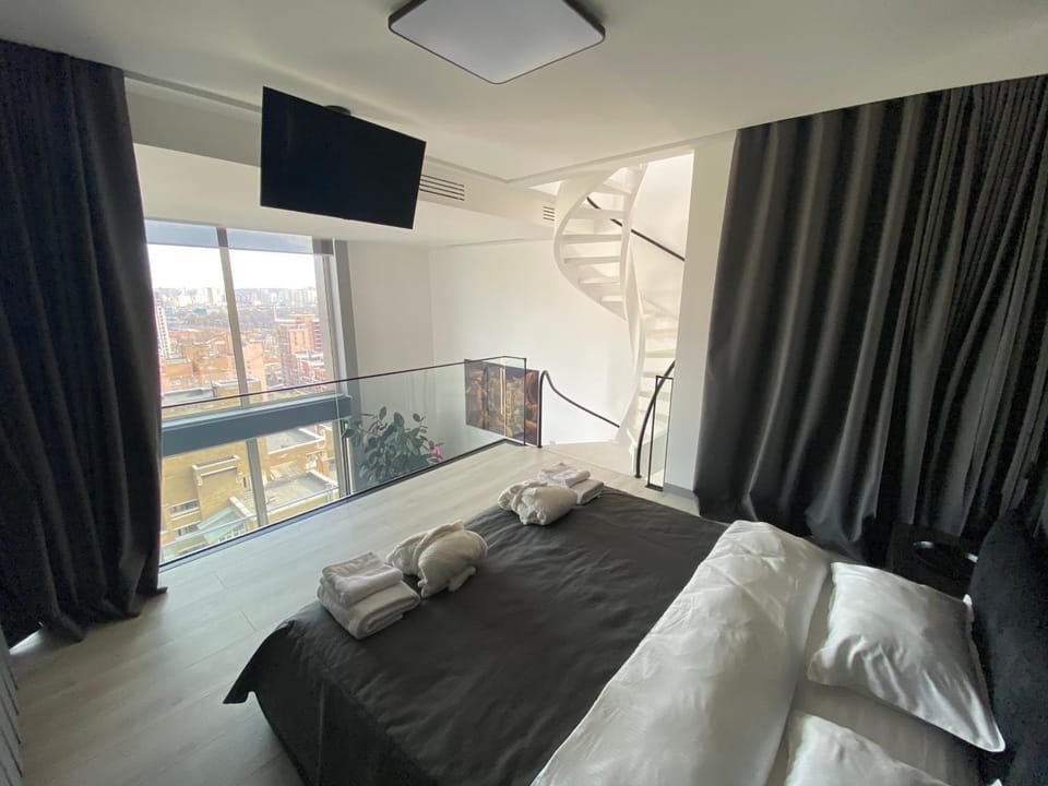 Bed, TV and multimedia, Bedroom