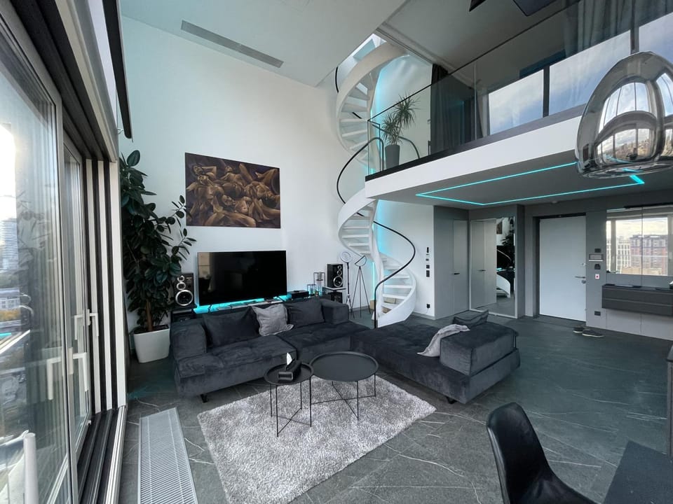 TV and multimedia, Living room, Seating area, Dining area