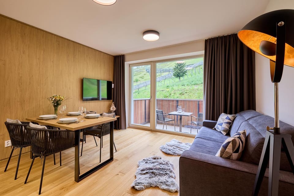 TV and multimedia, View (from property/room), Balcony/Terrace, Living room, Seating area, Dining area, internet