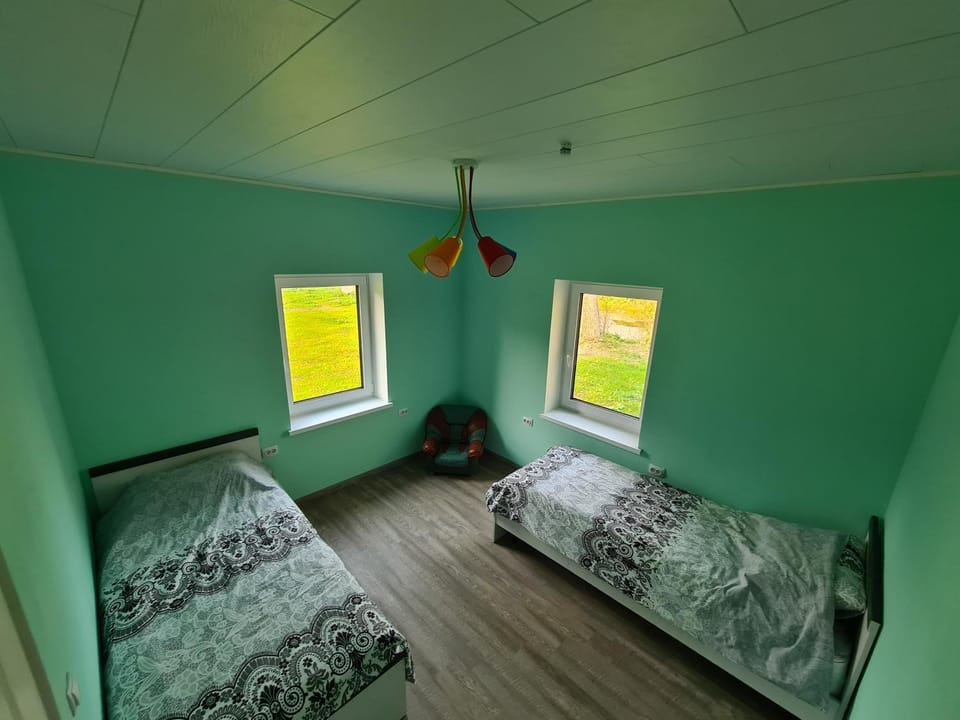 Photo of the whole room, Bedroom