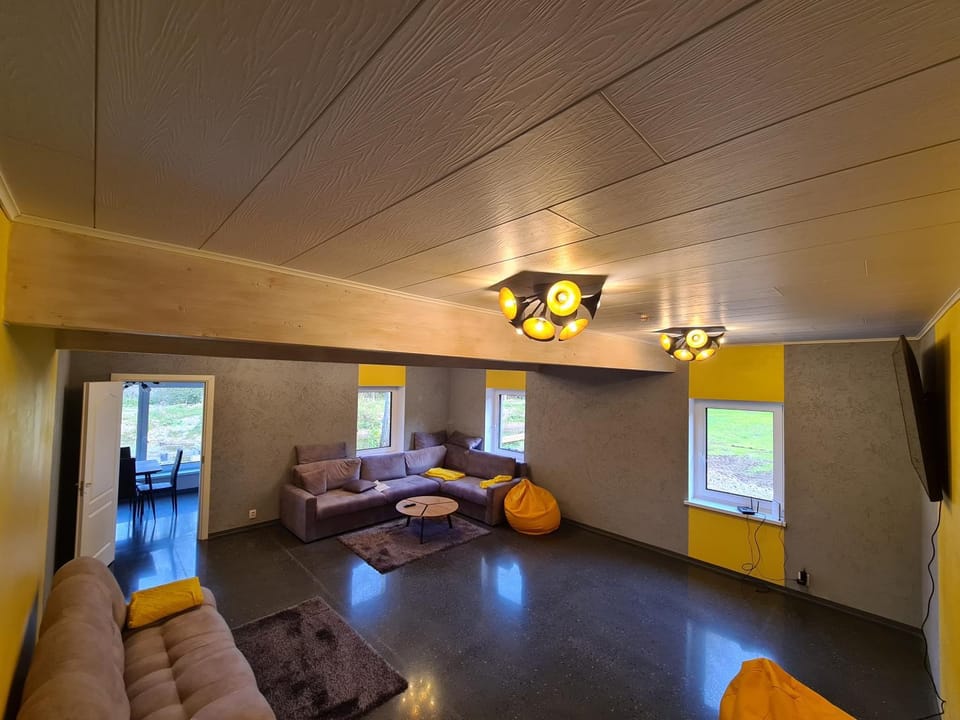 Communal lounge/ TV room
