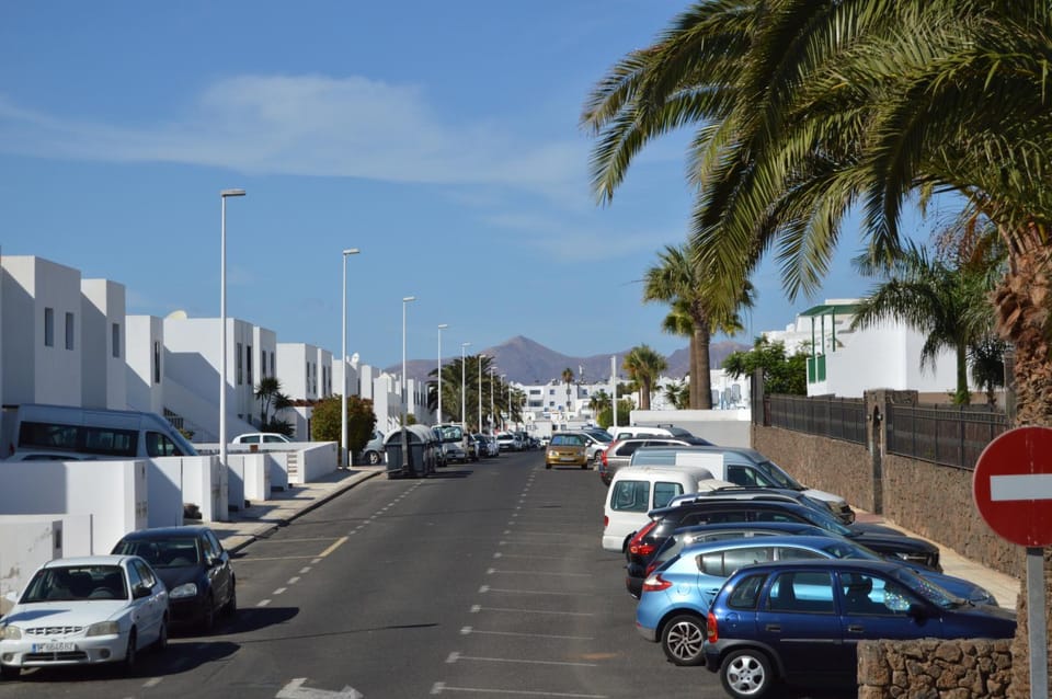 Neighbourhood, Natural landscape, Mountain view, Street view, Location, Parking