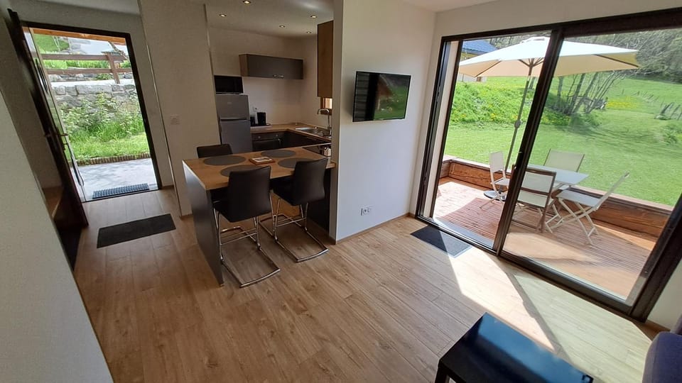 Patio, Garden, TV and multimedia, Kitchen or kitchenette, Dining area, Garden view
