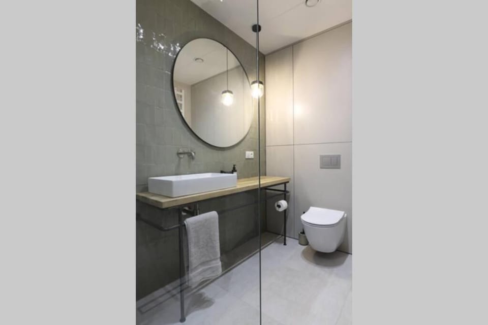 Bathroom, towels