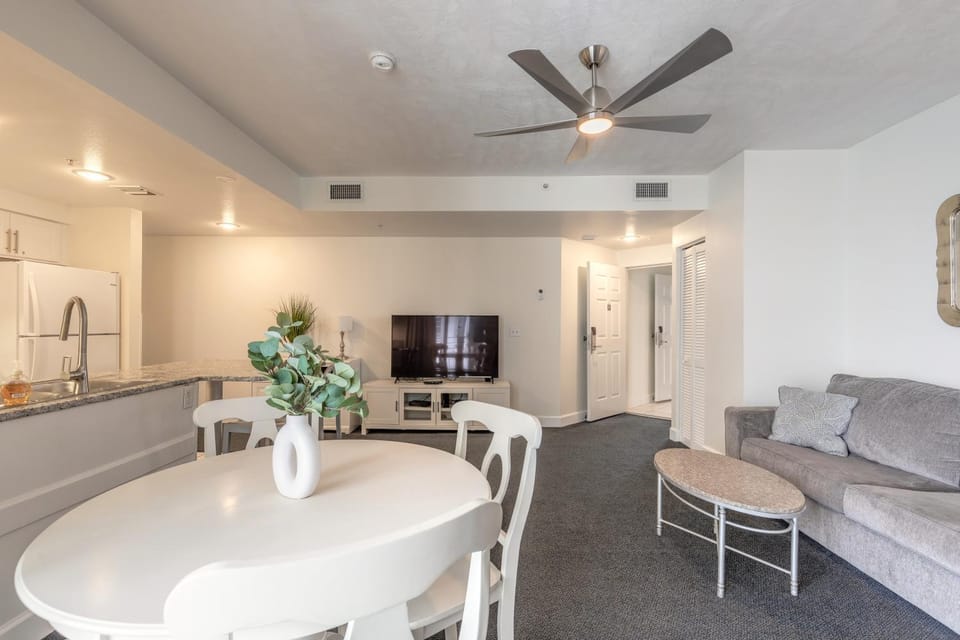 Communal lounge/ TV room, Living room, Seating area, Dining area