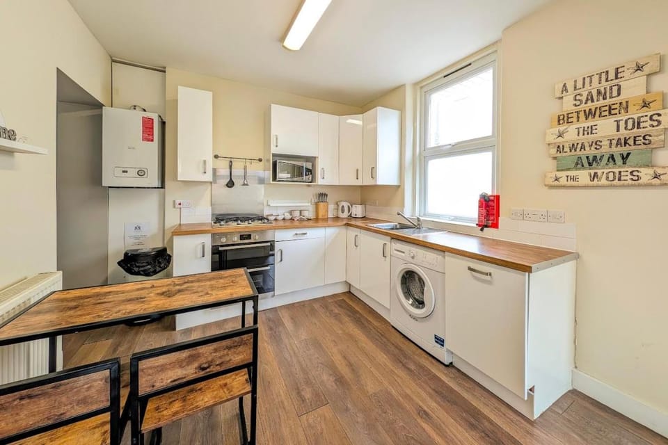 Kitchen or kitchenette, Dining area, dishwasher, minibar, pet friendly, pet friendly, stove, stove, kitchen, kitchen