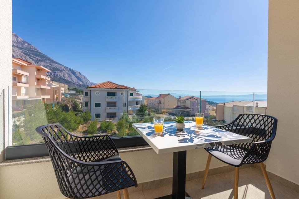 Balcony/Terrace, City view, Sea view, Street view