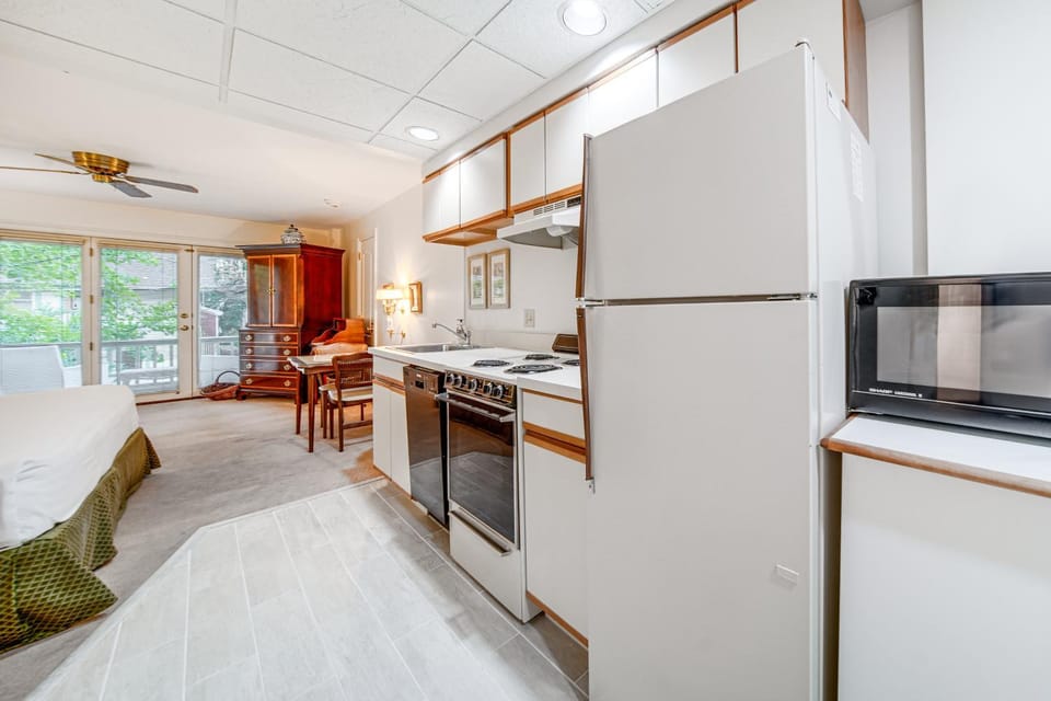 Experience Chautauqua! Newly Renovated Studio Apartment in Chautauqua Lake