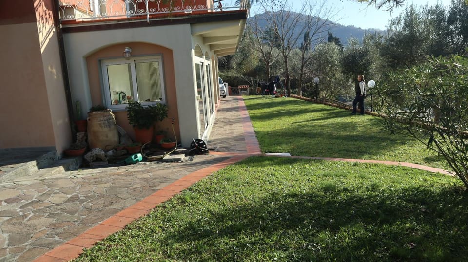 Il Porredo - seaview cottage with garden, terrace and patio - Fosdinovo House in Sarzana