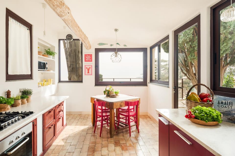 Kitchen or kitchenette, Dining area, stove
